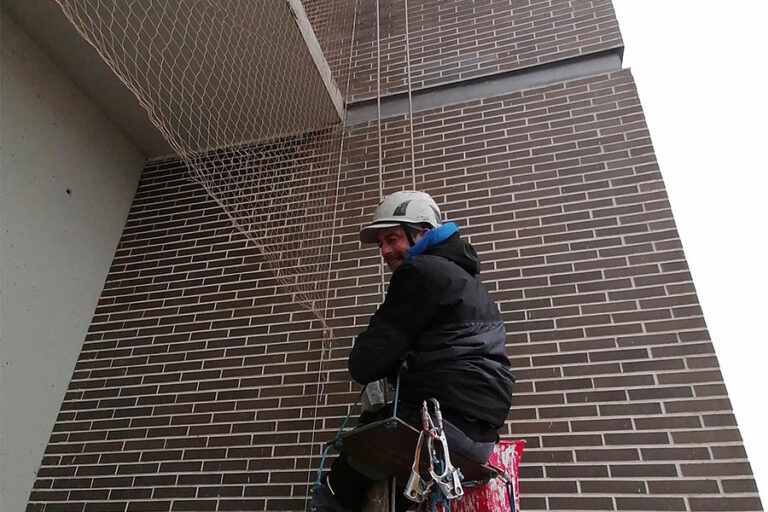 Mantenimiento de edificios en Navarra, ventajas del trabajo vertical